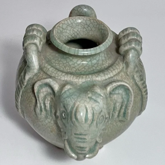 Antique THAILAND CELADON ELEPHANT Pottery Vessel / SAWANKHALOK KILN / Craquelure